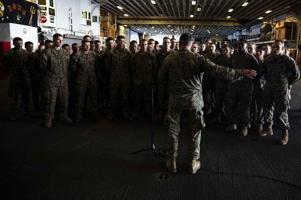 III MEF CG, I MEF deputy CG, visit embarked Marines, Sailors aboard USS Wasp