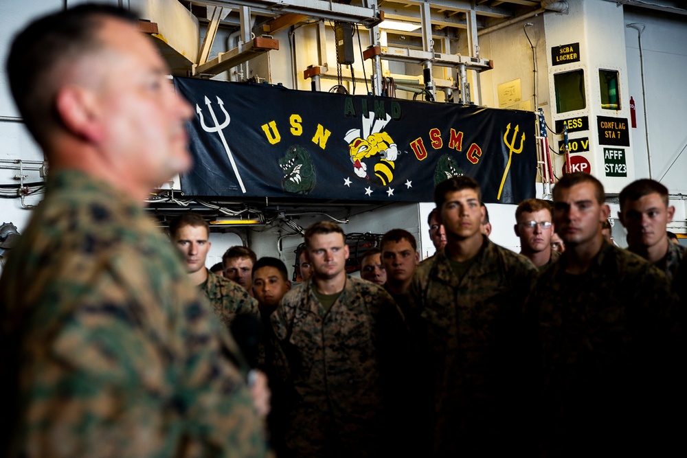 III MEF CG, I MEF deputy CG, visit embarked Marines, Sailors aboard USS Wasp