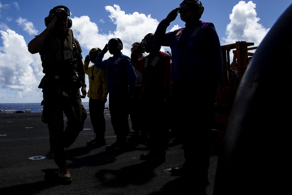 III MEF CG, I MEF deputy CG, visit embarked Marines, Sailors aboard USS Wasp