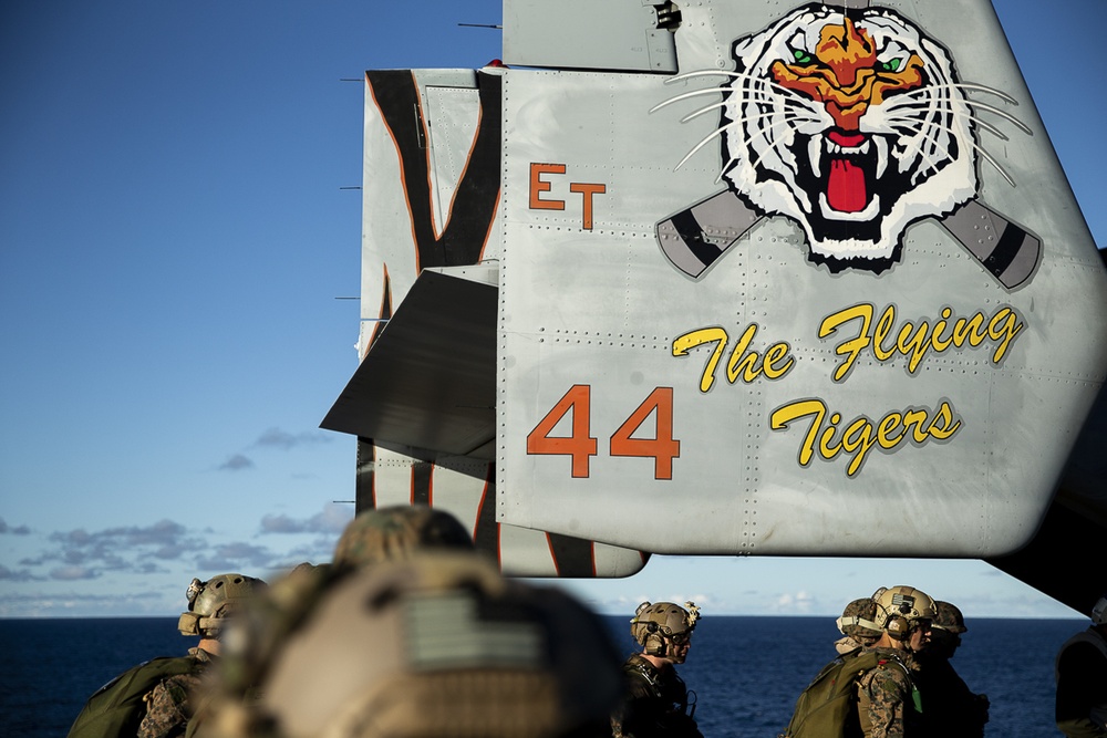 31st MEU recon Marines refine free-fall capabilities