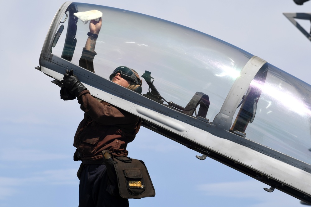 180901-N-EA818-0459