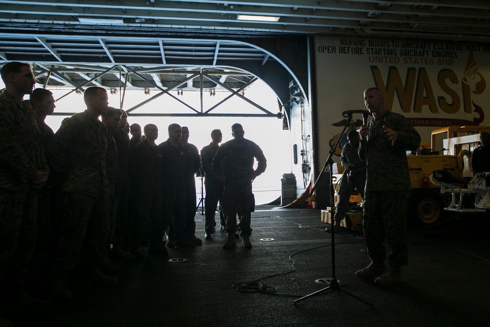 III MEF CG, I MEF deputy CG, visit embarked Marines, Sailors aboard the USS Wasp