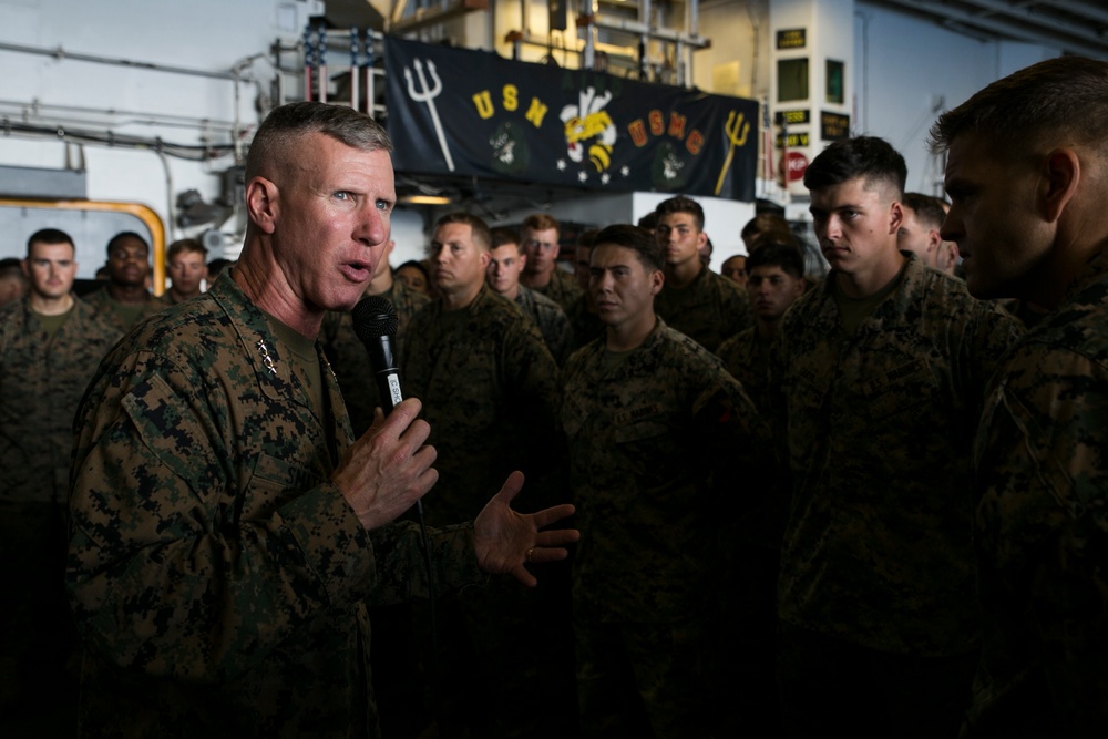 III MEF CG, I MEF deputy CG, visit embarked Marines, Sailors aboard the USS Wasp