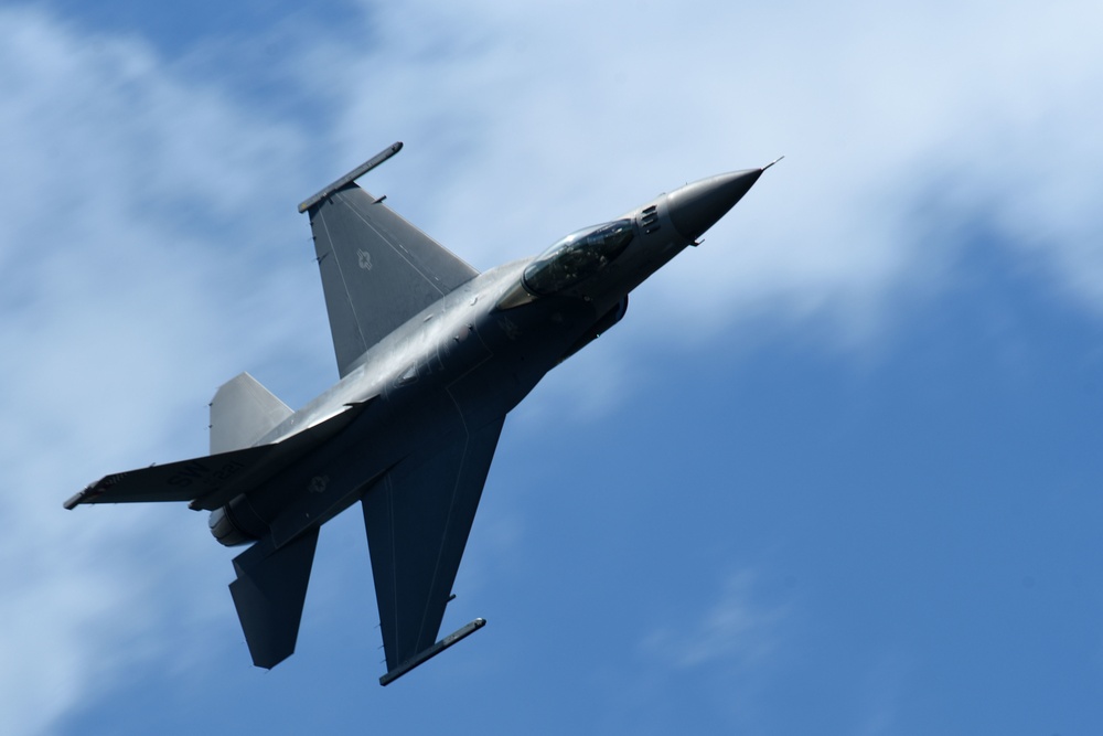 Viper strikes into Cleveland skies