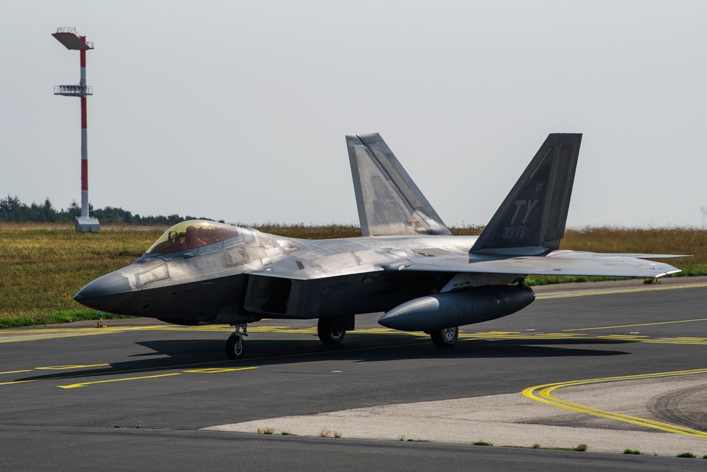 F-22s depart from Spangdahlem