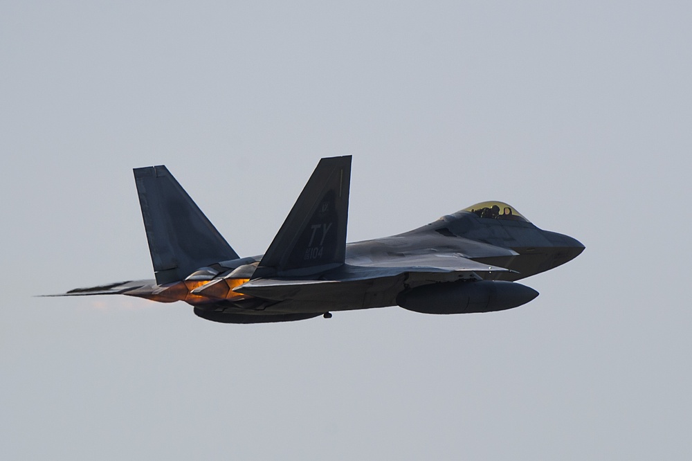 F-22s depart from Spangdahlem