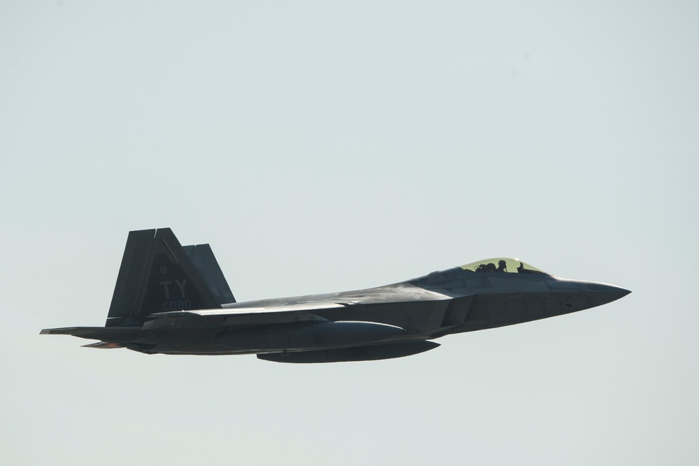 F-22s successfully complete flying training deployment