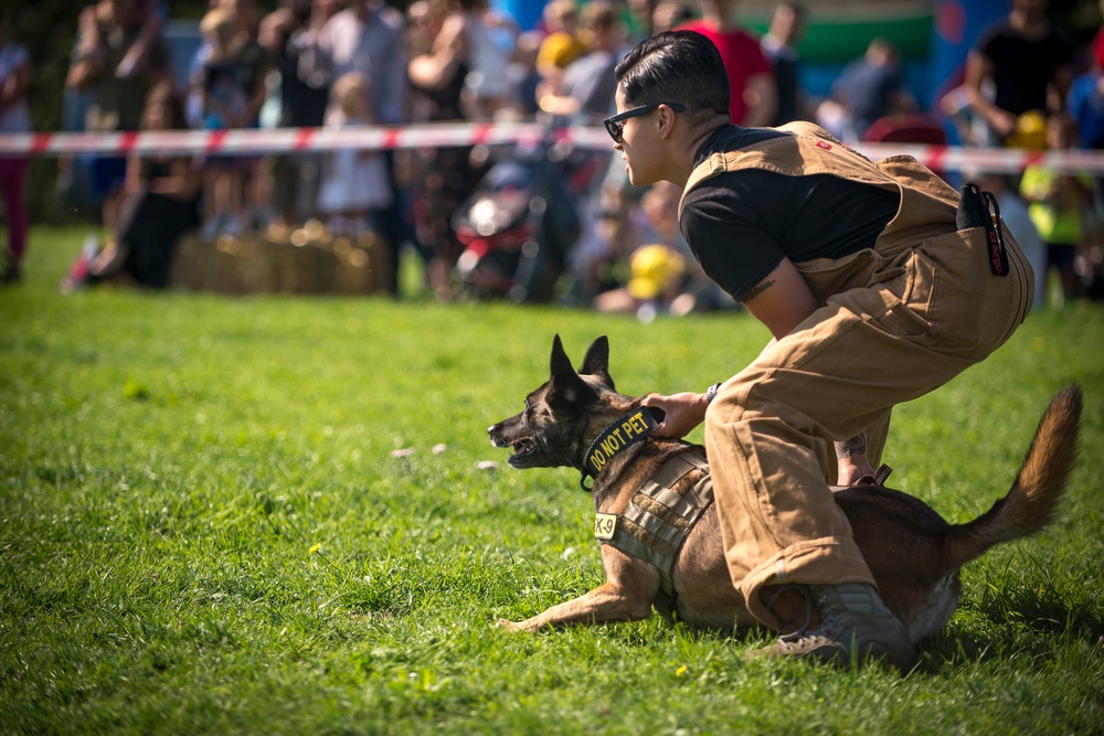 100th SFS MWD teams showcase capabilities to local community