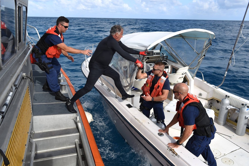 Coast Guard, good Samaritan rescue 2 missing divers near Duck Key