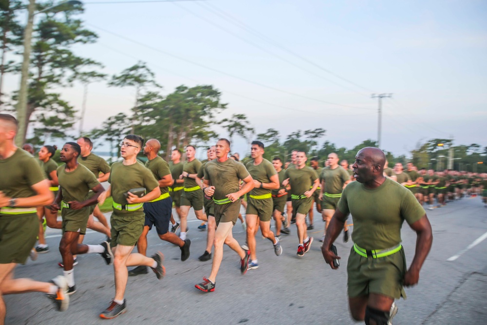 26th MEU Marines complete unit PT session