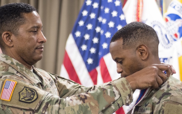HRC Soldier awarded Soldier’s Medal for heroism