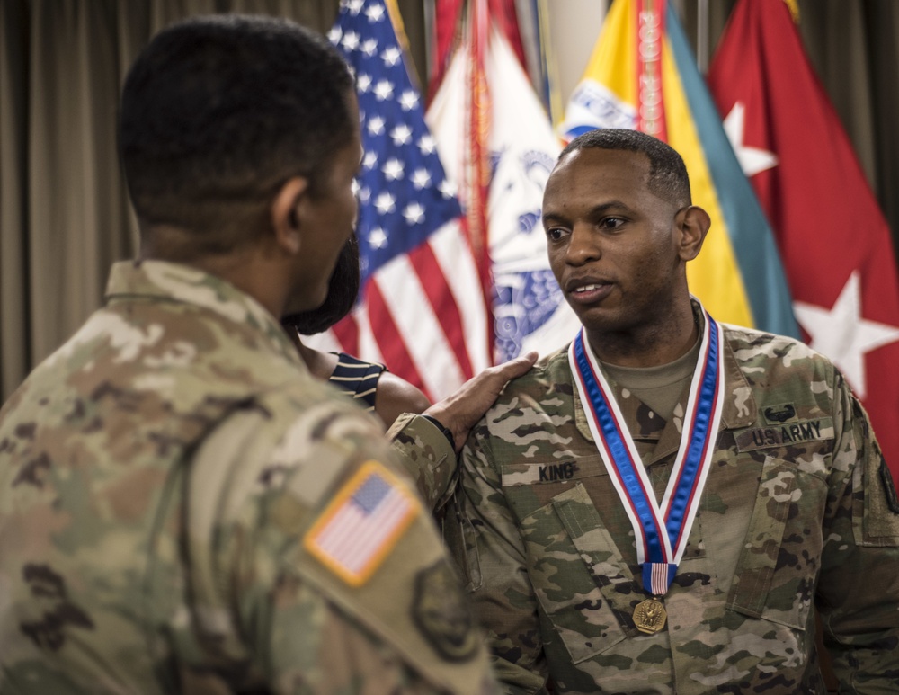 HRC Soldier awarded Soldier’s Medal for heroism