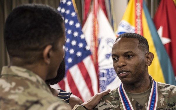 HRC Soldier awarded Soldier’s Medal for heroism