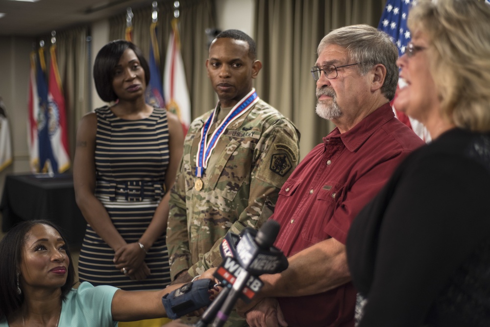 HRC Soldier awarded Soldier’s Medal for heroism