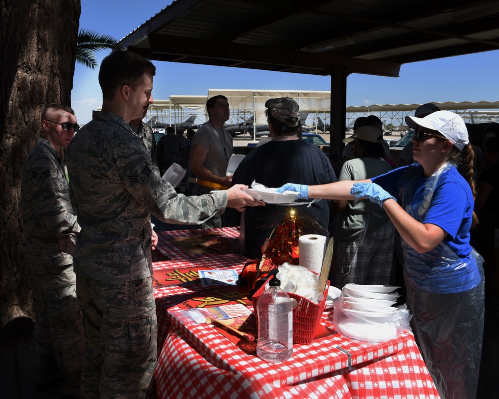 Luke AFB Chaplain Corps feed flightline personnel