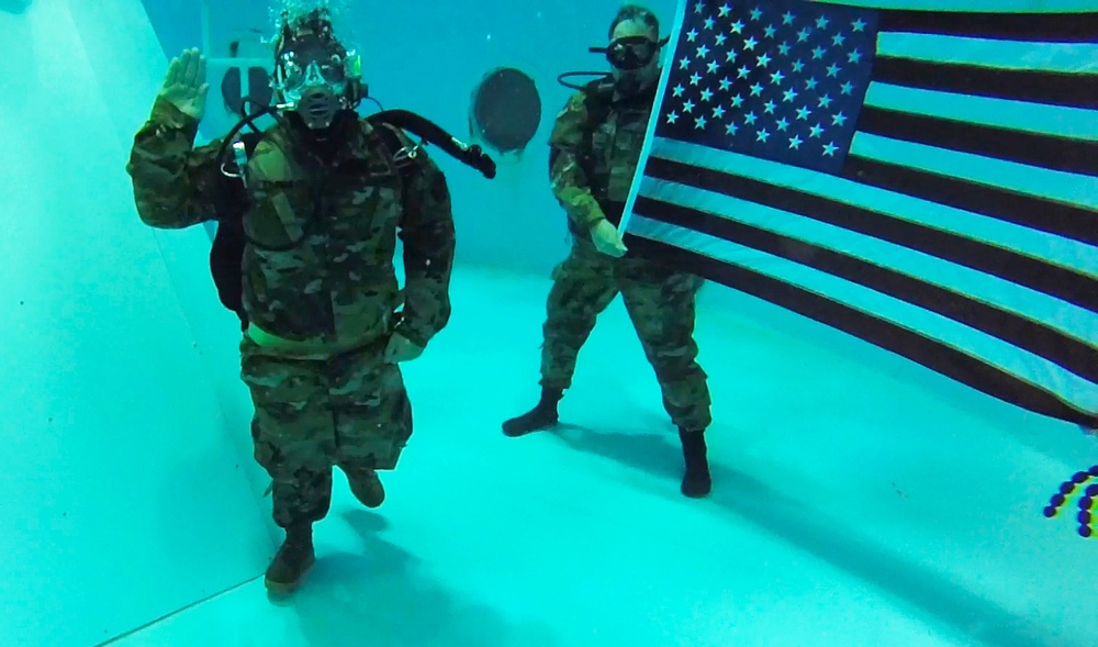SMDC Soldier, Wounded Warrior reenlists 30 feet underwater