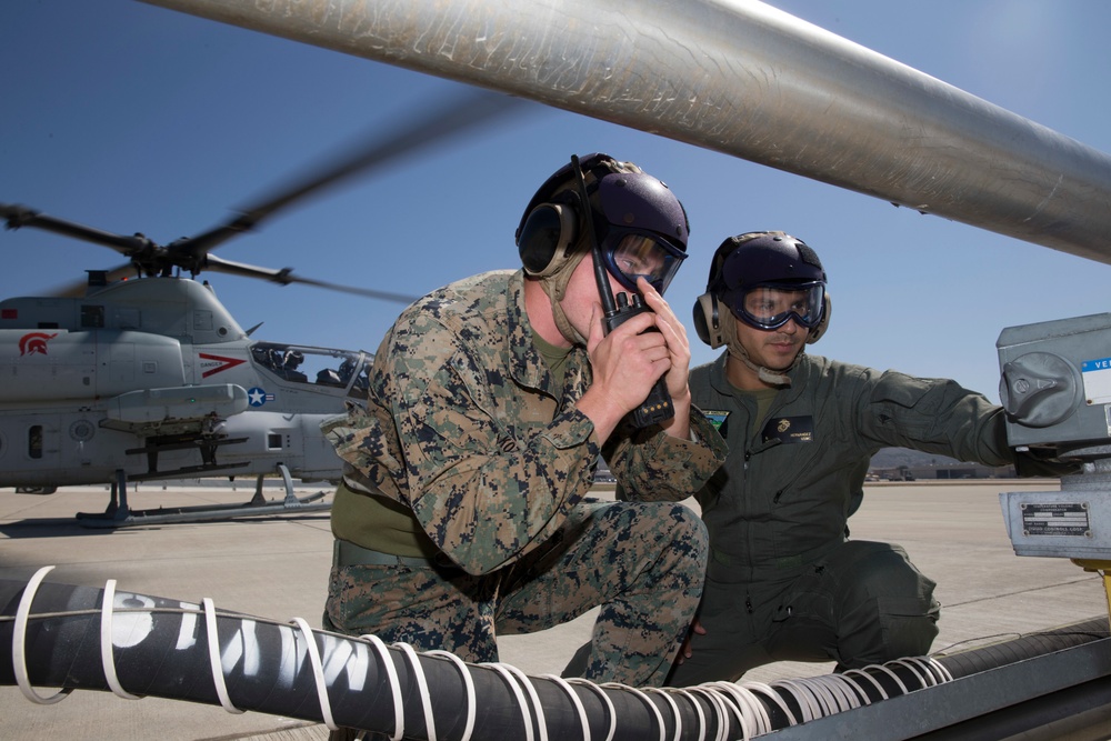Fill 'er up: H&amp;HS Marines re-fuel AH-1Z Viper attack helicopters