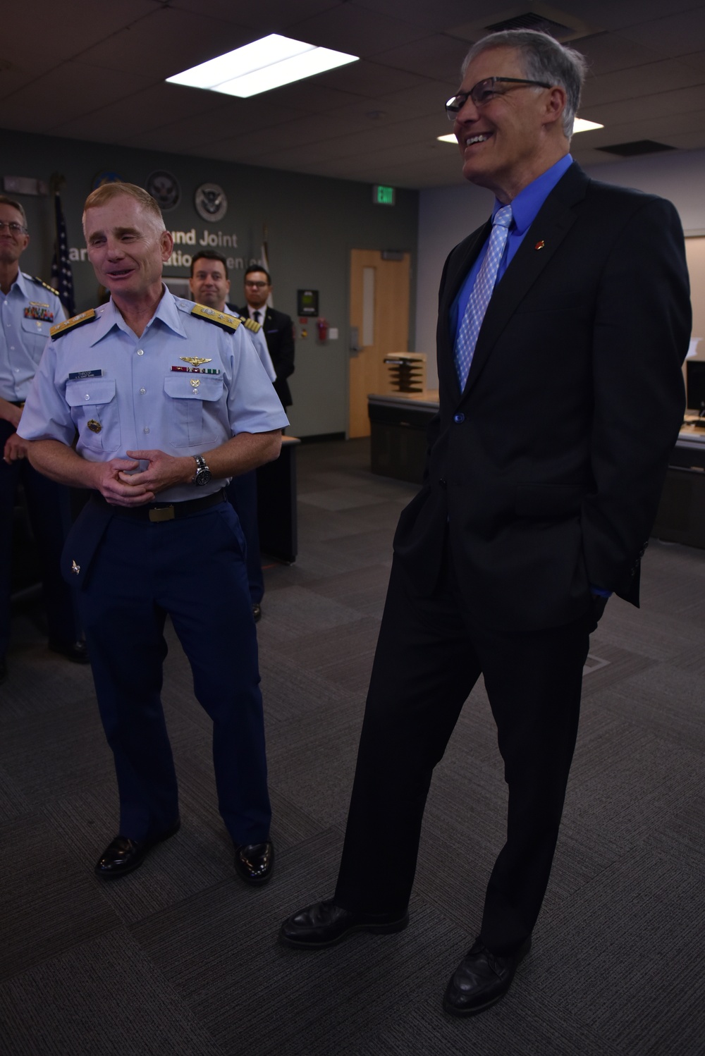 Coast Guard 13th District commander, Washington State Governor meet in Seattle