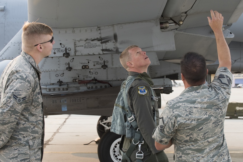 Air Forces Southern commander flies Idaho's A-10 warthog