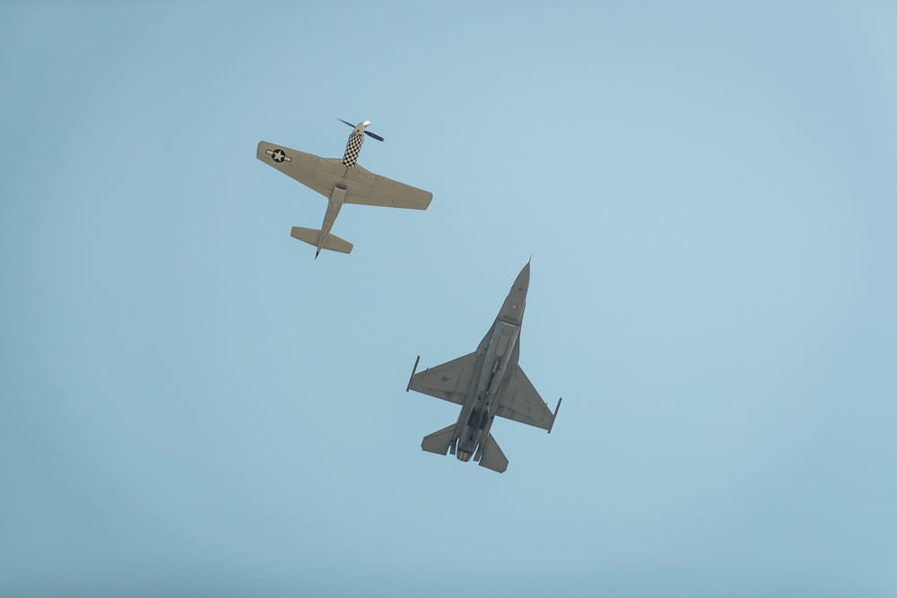 F-16 Viper flys with the P-51 Mustang