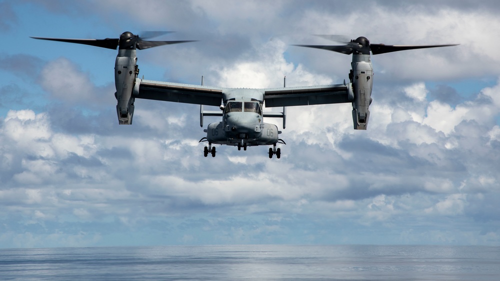 Vice Adm. Andrew Lewis visits Marines, Sailors aboard USS Kearsarge