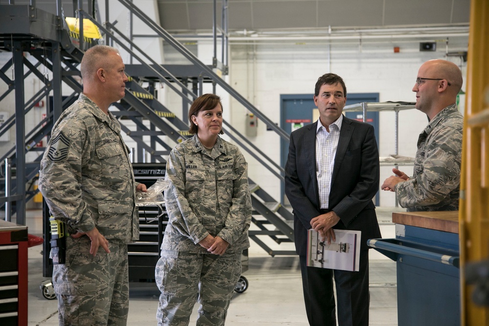 Ohio Congressman Visits 179th Airlift Wing