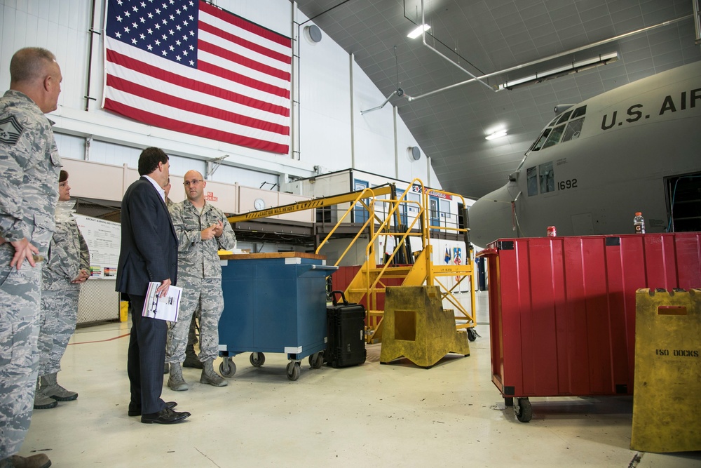 Ohio Congressman Visits 179th Airlift Wing