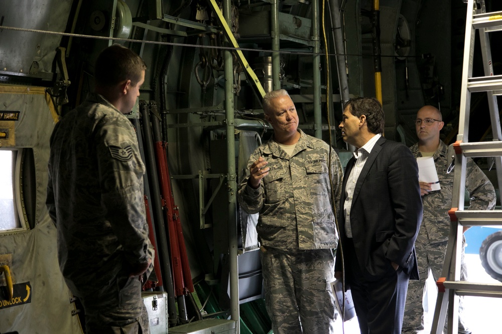 Ohio Congressman Visits 179th Airlift Wing