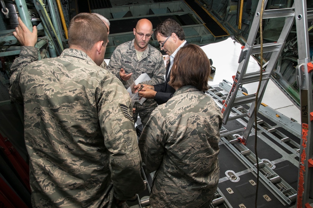 Ohio Congressman Visits 179th Airlift Wing
