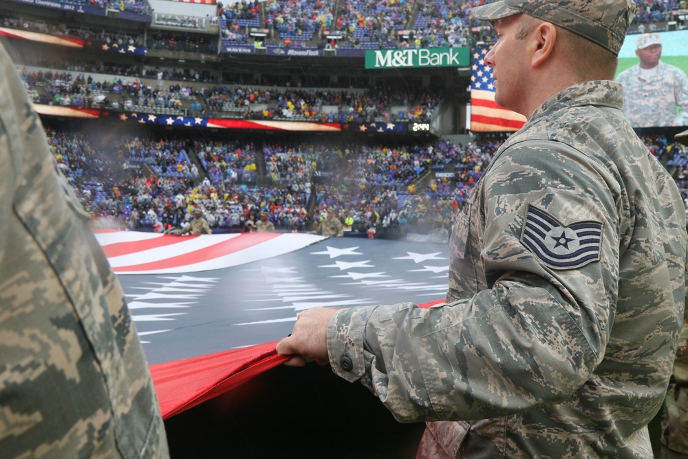 DVIDS - Images - Maryland National Guard Unfurls U.S. Flag at Ravens Game  [Image 12 of 14]