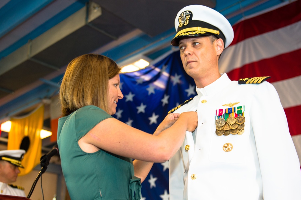 DVIDS - News - Navy Operational Support Center Alameda Changes Command