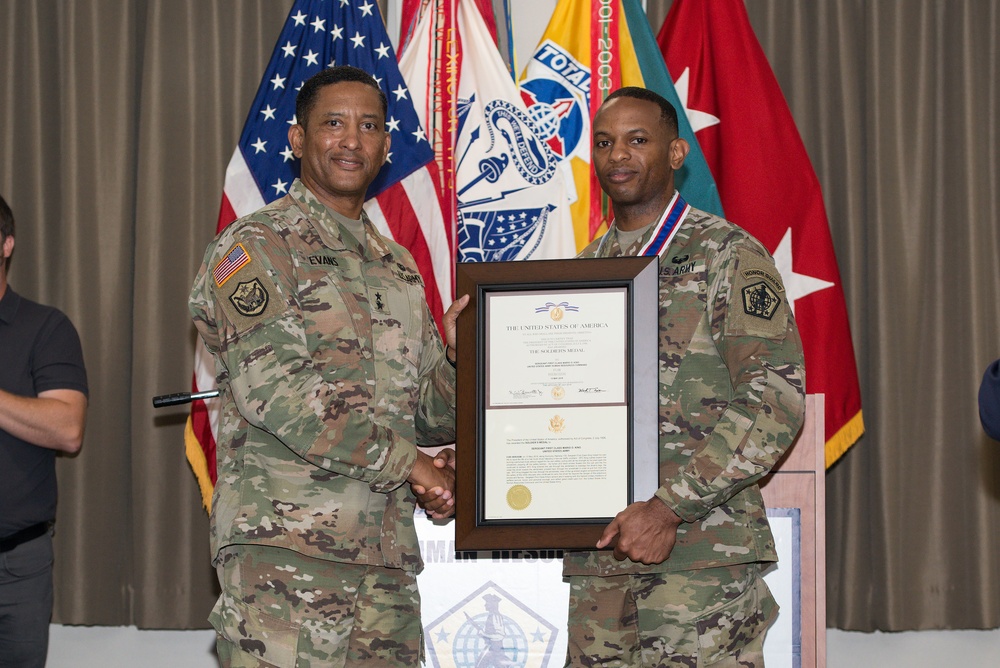 SFC King receives Soldier's Medal Award