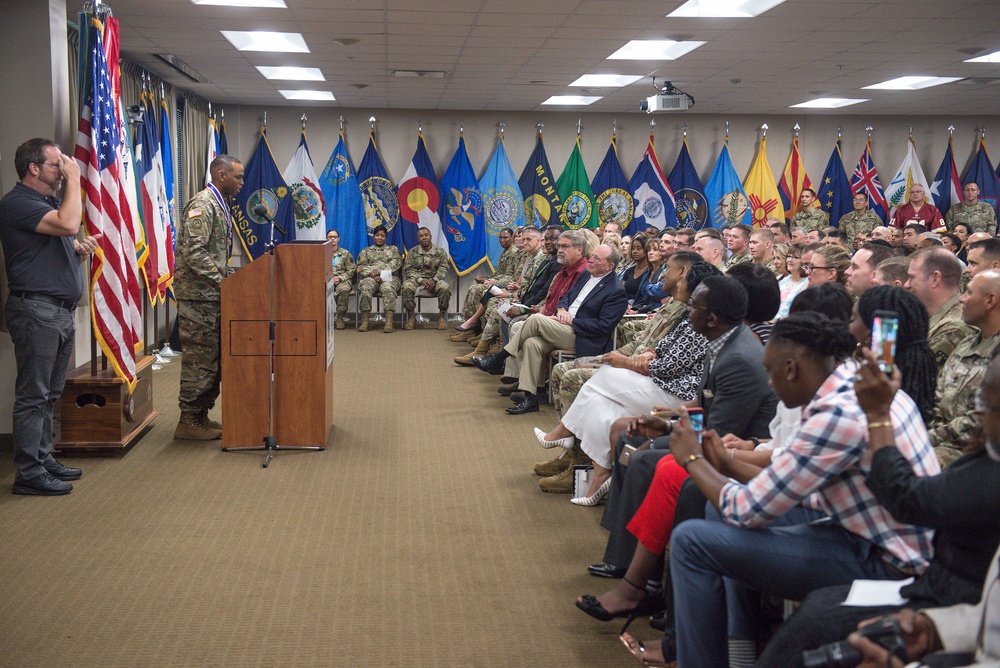 SFC King receives Soldier's Medal Award