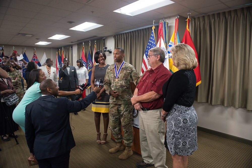 SFC King receives Soldier's Medal Award