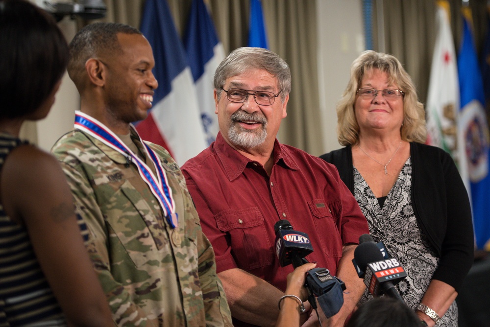 SFC King receives Soldier's Medal Award