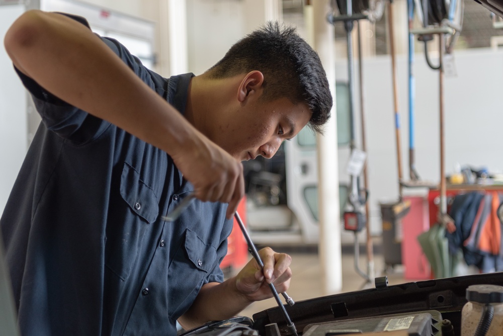 The wheels on the GOV go round and round