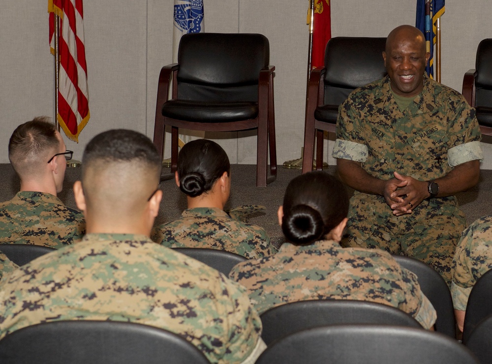 Sergeant Major of the Marine Corps vistits Wounded Warriors at NMCSD