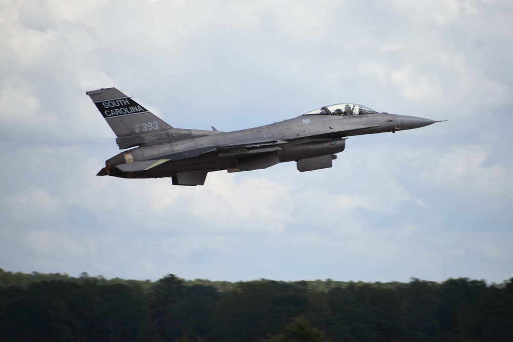 Hurricane Florence - SCANG evacuates F-16 fighter jets