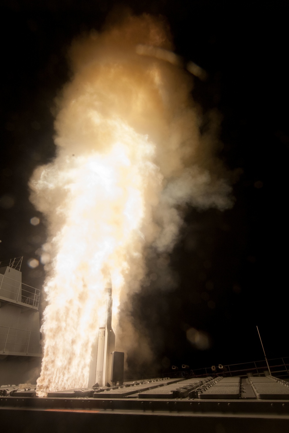 SM-3 Blk IB TU missile launches from the Japan destroyer, JS ATAGO
