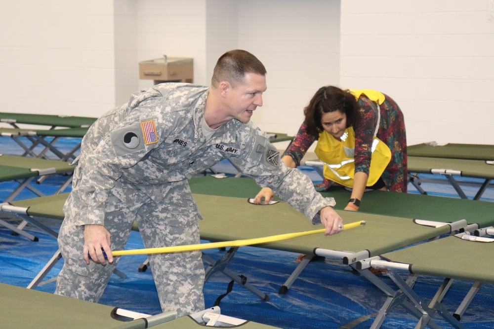 VNG personnel assist setting up state-managed shelters