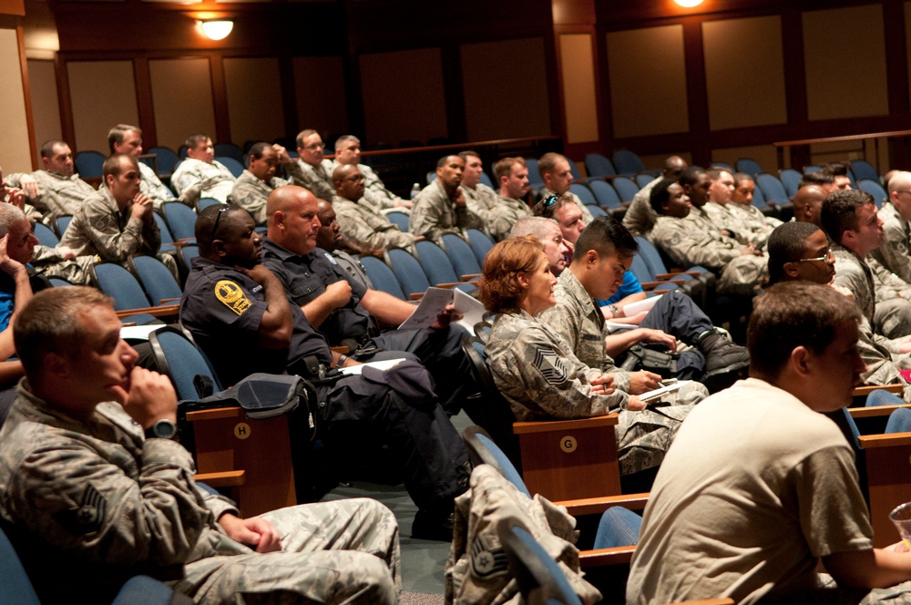 VNG personnel assist setting up state-managed shelters