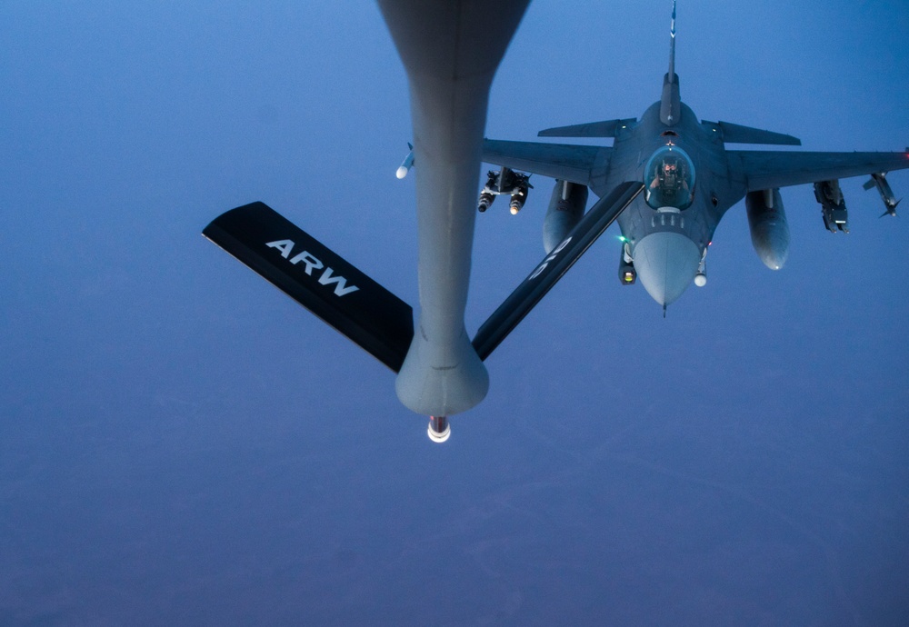 28th EARS refuels F-15s and F-16s over Iraq