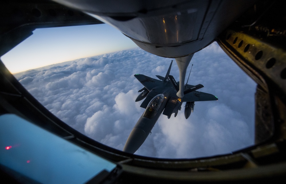 28th EARS refuels F-15s and F-16s over Iraq