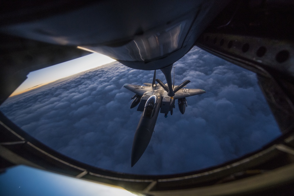 28th EARS refuels F-15s and F-16s over Iraq