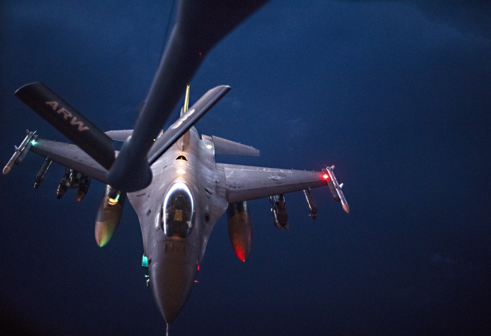 28th EARS refuels F-15s and F-16s over Iraq