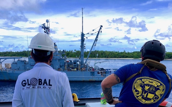 Prinz Eugen oil removal: MDV Parsons (MDSU) and CAPT Allan (Tanker Humber) oversee the shift in the moor