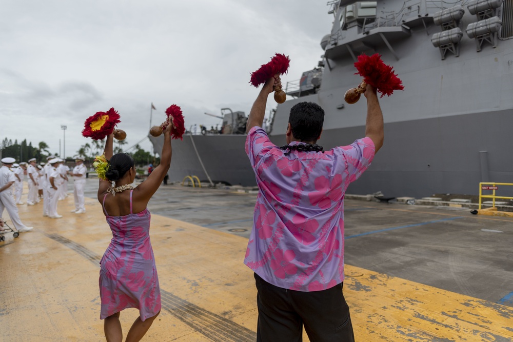 Aloha!  Wayne E. Meyer arrives to its new home at Pearl Harbor