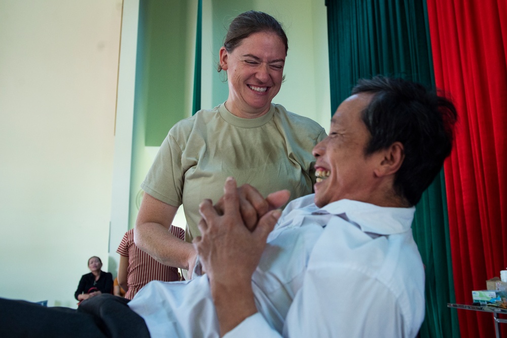 PAC ANGEL 18 makes patients crack a smile at physical therapy clinic