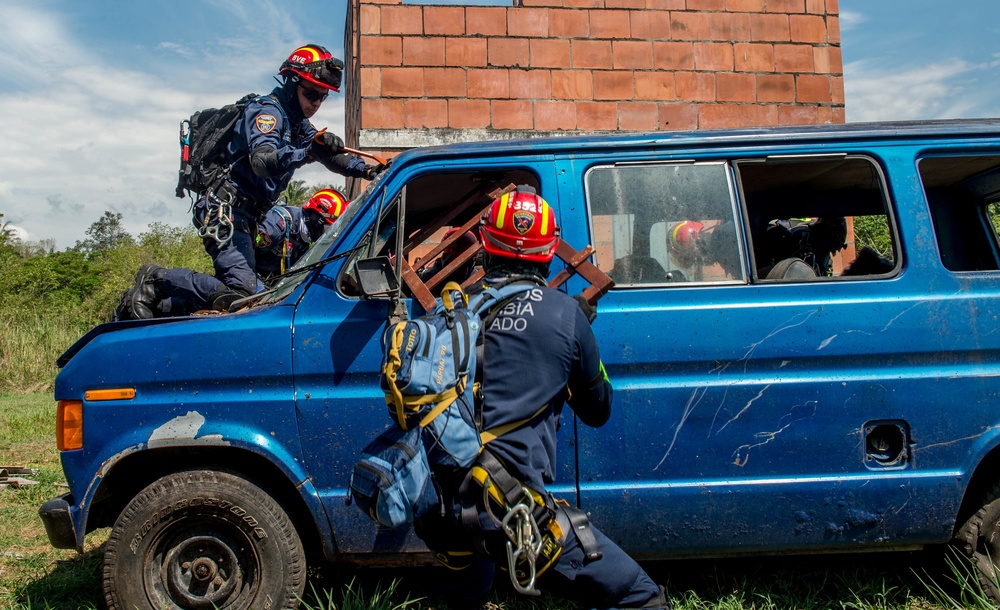 621st CRW participates in Angel de los Andes, Colombian led search and rescue exercise