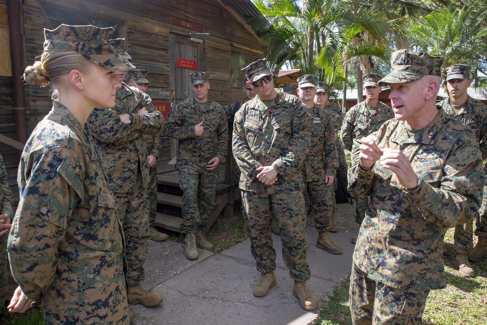 MARFORSOUTH commander visits Soto Cano